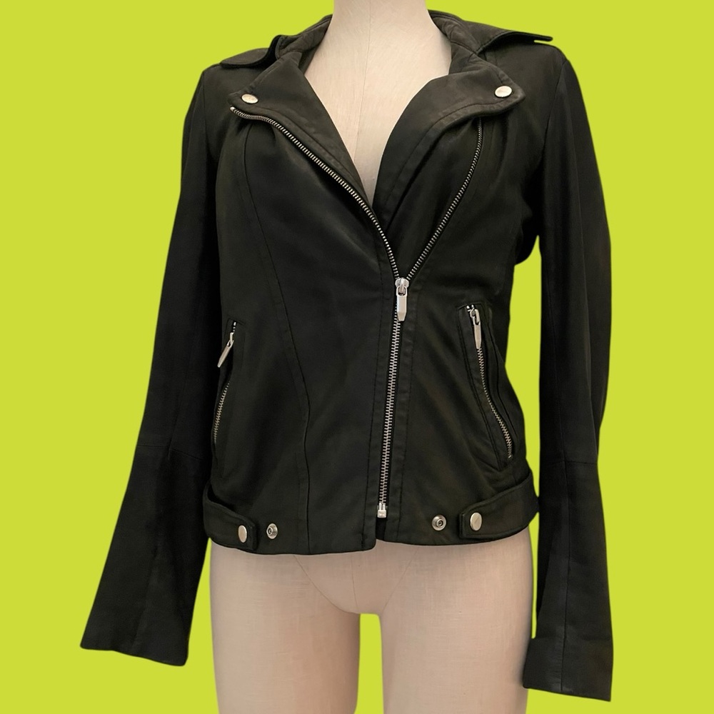 100% Lambs Skin Black Leather Jacket | BKE
Sz S/P Like New | THEYSKEN’S THEORY - Picture 2 of 13